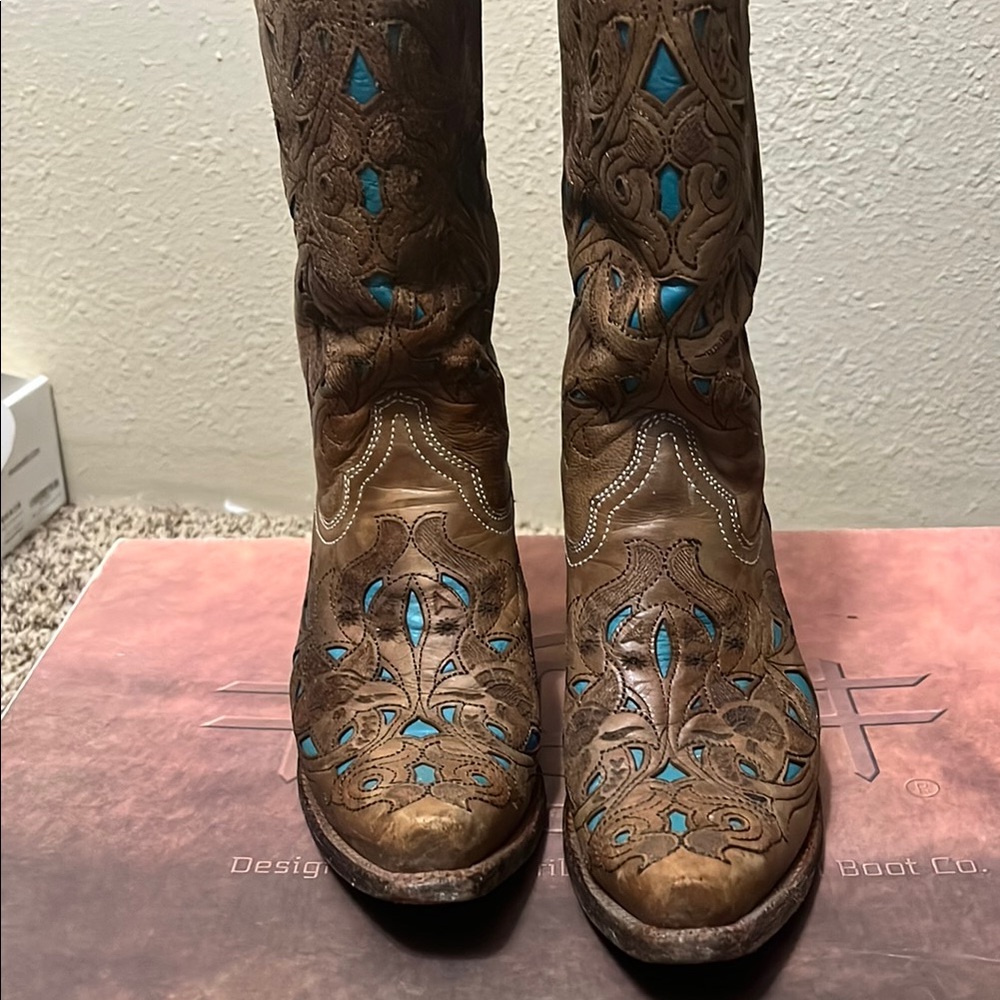 Circle G Tan and Blue Embroidered Boots